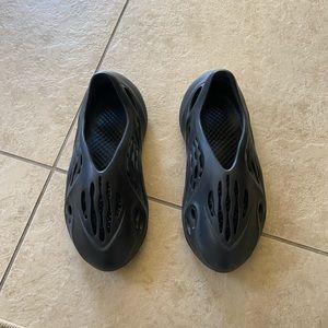 YEEZY FOAM RUNNER UA